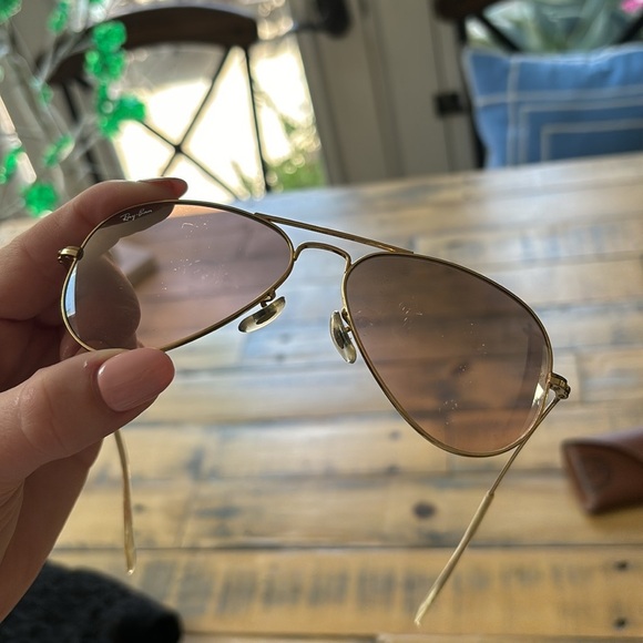 Ray Ban Aviators. Light pink tint colored lens with slight scratches - Picture 5 of 6